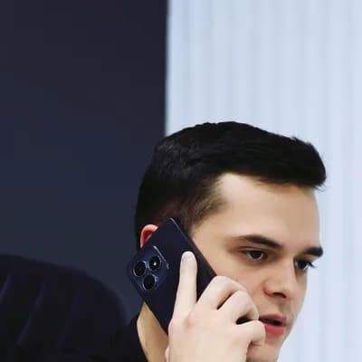 Юрист ЮК «ТОЧНО» на связи с клиентом